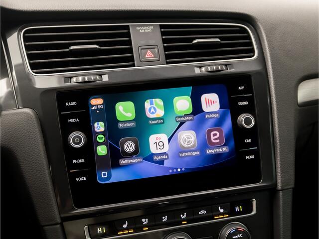 Volkswagen GOLF Variant 1.5 TSI Comfortline Automaat (APPLE CARPLAY, GROOT NAVI, CAMERA, CLIMATE, STOELVERWARMING, SPORTSTOELEN, GETINT GLAS, ADAPTIVE CRUISE, NIEUWE APK, NIEUWSTAAT)