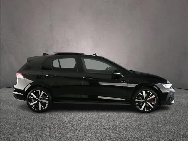 Volkswagen GOLF GTE 1.5 TSI eHybrid 272pk DSG Automaat Panoramadak, 360 camera, Adaptive cruise control, LED matrix koplampen, Stuurwiel verwarmd, Achteruitrijcamera