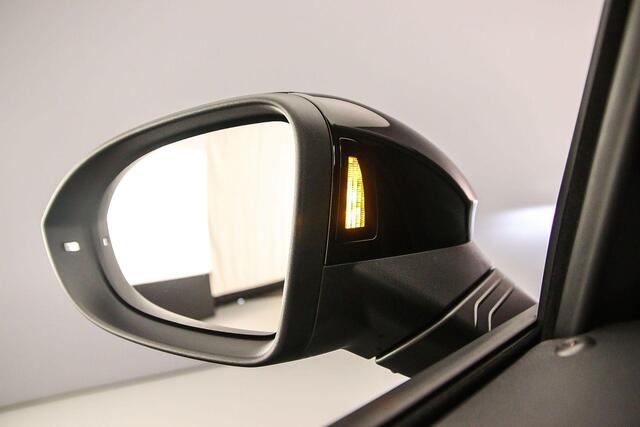 Volkswagen GOLF GTE 1.5 TSI eHybrid 272pk DSG Automaat Panoramadak, 360 camera, Adaptive cruise control, LED matrix koplampen, Stuurwiel verwarmd, Achteruitrijcamera