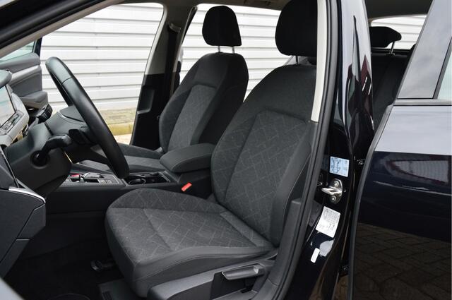 Volkswagen GOLF 1.5 eTSI Style O.a: Stoel+Stuurverw, Haak, Camera, Clima, Carplay, Etc. All-in prijs!