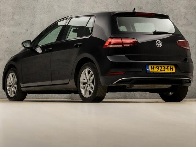 Volkswagen GOLF 1.0 TSI Sportline Automaat (APPLE CARPLAY, GROOT NAVI, STOELVERWARMING, GETINT GLAS, ALCANTARA, ADAPTIVE CRUISE, SPORTSTOELEN, LM VELGEN, PARKEERSENSOREN, NIEUWSTAAT)