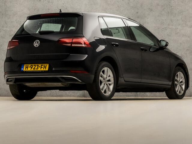 Volkswagen GOLF 1.0 TSI Sportline Automaat (APPLE CARPLAY, GROOT NAVI, STOELVERWARMING, GETINT GLAS, ALCANTARA, ADAPTIVE CRUISE, SPORTSTOELEN, LM VELGEN, PARKEERSENSOREN, NIEUWSTAAT)
