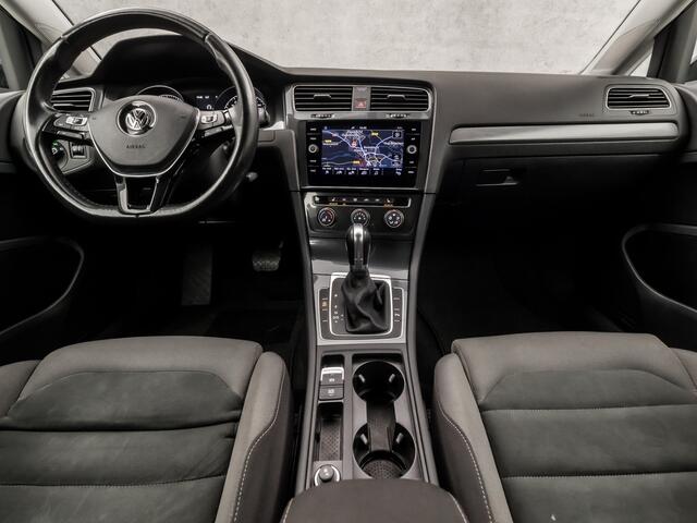 Volkswagen GOLF 1.0 TSI Sportline Automaat (APPLE CARPLAY, GROOT NAVI, STOELVERWARMING, GETINT GLAS, ALCANTARA, ADAPTIVE CRUISE, SPORTSTOELEN, LM VELGEN, PARKEERSENSOREN, NIEUWSTAAT)