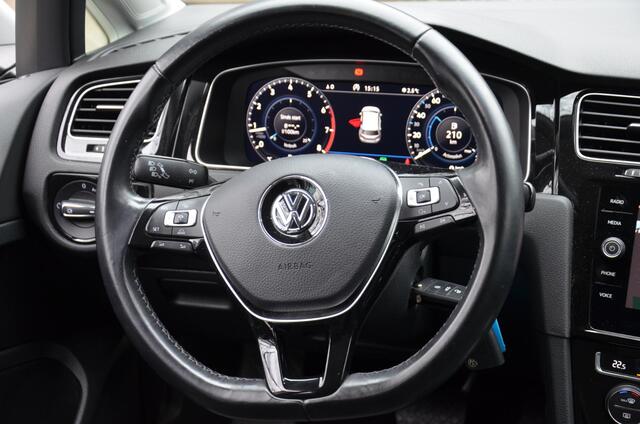 Volkswagen GOLF 1.5 TSI Highline Business R Automaat/Airco/Navi/Cr-Controle/Pdc/Privacy-Glass/Digitaal-Instrumentenpaneel/Trekhaak/Stoelverwarming/17-Inch Lmv