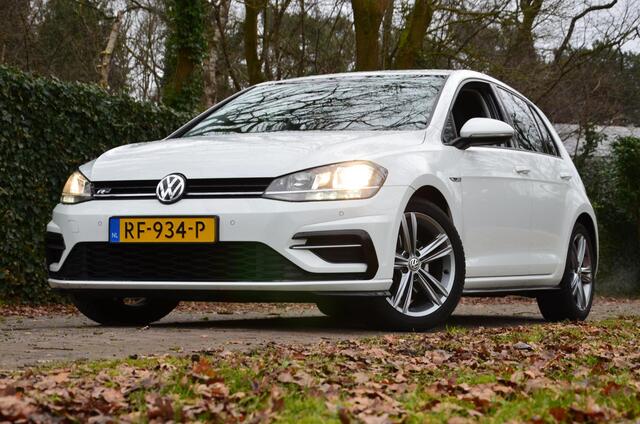 Volkswagen GOLF 1.5 TSI Highline Business R Automaat/Airco/Navi/Cr-Controle/Pdc/Privacy-Glass/Digitaal-Instrumentenpaneel/Trekhaak/Stoelverwarming/17-Inch Lmv