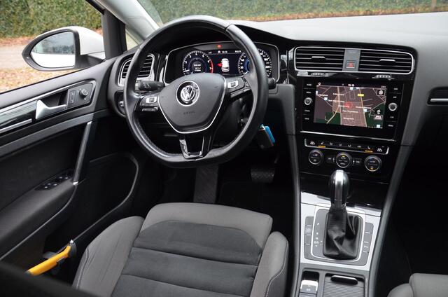 Volkswagen GOLF 1.5 TSI Highline Business R Automaat/Airco/Navi/Cr-Controle/Pdc/Privacy-Glass/Digitaal-Instrumentenpaneel/Trekhaak/Stoelverwarming/17-Inch Lmv