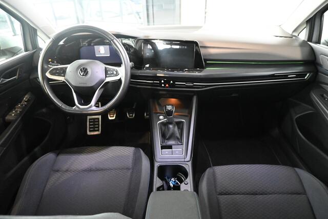 Volkswagen GOLF 1.0 TSI United Business Navigatie Carplay LED Stuur/Stoelverwarming RIjklaarprijs Inruil Mogelijk!