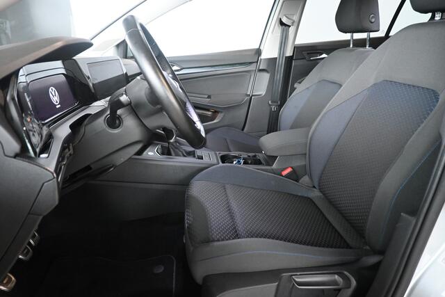 Volkswagen GOLF 1.0 TSI United Business Navigatie Carplay LED Stuur/Stoelverwarming RIjklaarprijs Inruil Mogelijk!