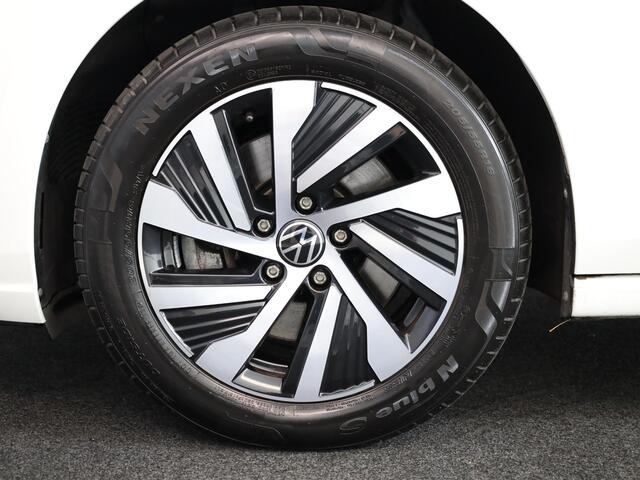 Volkswagen GOLF 1.4 eHybrid Style | Navigatie | Parkeersensoren | Adaptieve cruise control | Stoelverwarming | Stoelmassage |