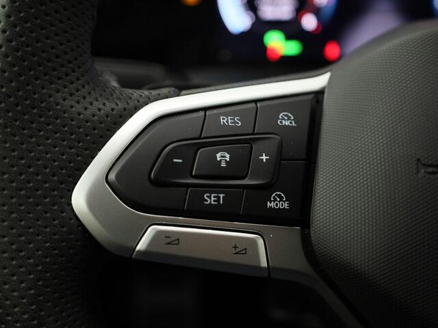 Volkswagen GOLF 1.5eTSI/150PK R-Line DSG · Navigatie · Camera + Parkeersensoren · Apple/Android · Garantie t/m 11-11-2026