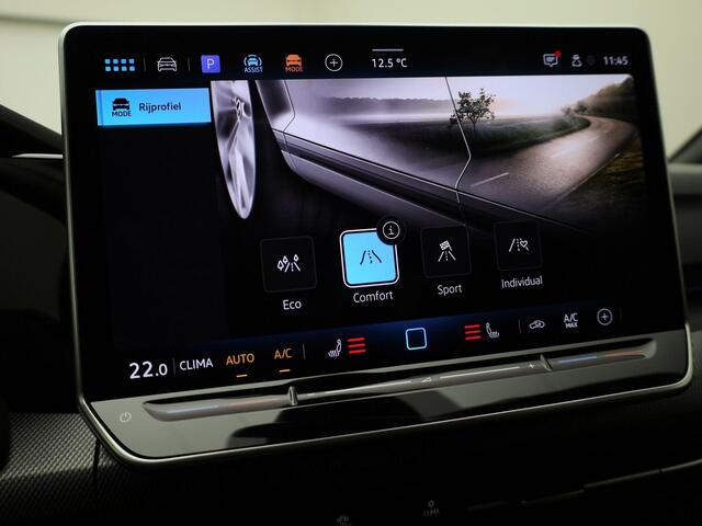 Volkswagen GOLF 1.5eTSI/150PK R-Line DSG · Navigatie · Camera + Parkeersensoren · Apple/Android · Garantie t/m 11-11-2026