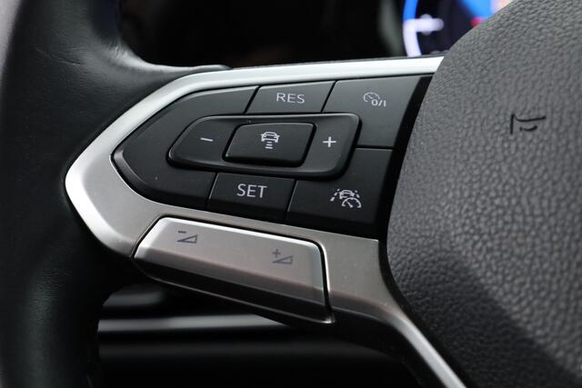 Volkswagen GOLF 1.5 eTSI DSG | Navi | Adapt. Cruise | Stoelverw. | PDC | Apple CarPlay | 18'' | Clima |