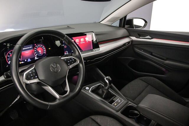 Volkswagen GOLF Life 1.0 TSI 110pk Adaptive cruise control, Achteruitrijcamera, LED koplampen, Parkeersensoren, App connect, Stoelverwarming, Stuurwiel verwarmd