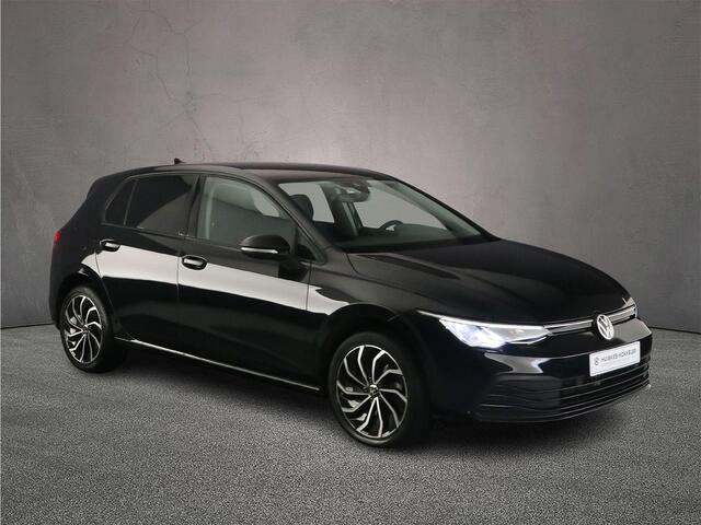 Volkswagen GOLF Life 1.0 TSI 110pk Adaptive cruise control, Achteruitrijcamera, LED koplampen, Parkeersensoren, App connect, Stoelverwarming, Stuurwiel verwarmd
