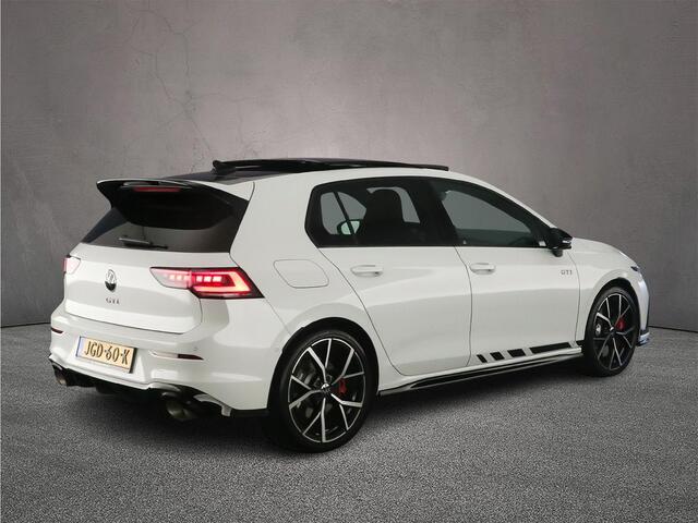 Volkswagen GOLF GTI Clubsport 2.0 TSI 300pk DSG Automaat Panoramadak, Lederen bekleding, Harman Kardon audio, Black style, LED matrix koplampen, Adaptive cruise control