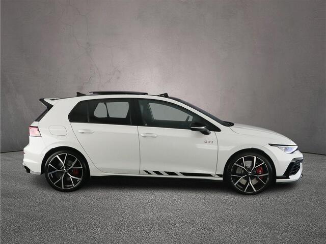 Volkswagen GOLF GTI Clubsport 2.0 TSI 300pk DSG Automaat Panoramadak, Lederen bekleding, Harman Kardon audio, Black style, LED matrix koplampen, Adaptive cruise control