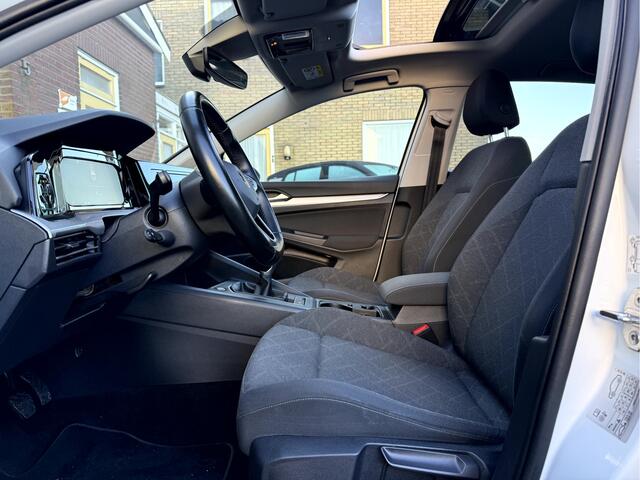 Volkswagen GOLF 1.5 TSI Life Panoramadak, 18''Lmv, IQ Light, Winterpakket