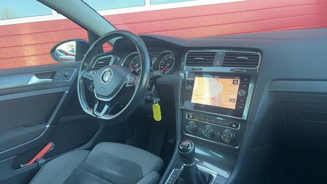 Volkswagen GOLF 1.0 TSI Comfortline Business CARPLAY / STOELVERW / NAVI / CLIMA / PDC / DEALER OH / NL-AUTO