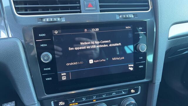 Volkswagen GOLF 1.0 TSI Comfortline Business CARPLAY / STOELVERW / NAVI / CLIMA / PDC / DEALER OH / NL-AUTO