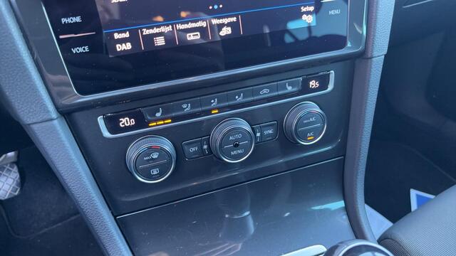 Volkswagen GOLF 1.0 TSI Comfortline Business CARPLAY / STOELVERW / NAVI / CLIMA / PDC / DEALER OH / NL-AUTO