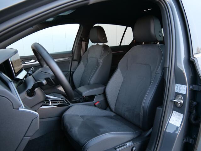 Volkswagen GOLF 1.5 eHybrid 50 Edition 204 Pk Automaat Navi / DAB / Apple Carplay / Camera / Keyless