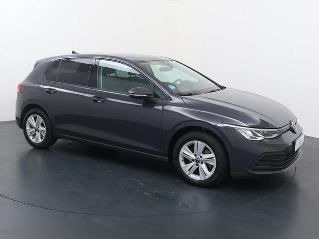 Volkswagen GOLF 1.0 eTSI Life | 110 PK | Automaat | Trekhaak | Voorstoelen verwarmd | Apple Carplay/Android Auto |
