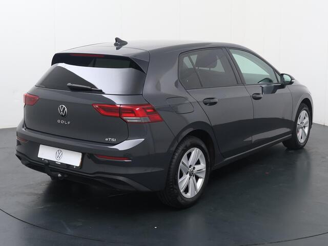 Volkswagen GOLF 1.0 eTSI Life | 110 PK | Automaat | Trekhaak | Voorstoelen verwarmd | Apple Carplay/Android Auto |