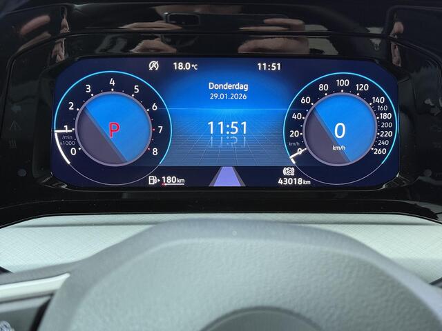 Volkswagen GOLF 1.0 eTSI Life | 110 PK | Automaat | Trekhaak | Voorstoelen verwarmd | Apple Carplay/Android Auto |