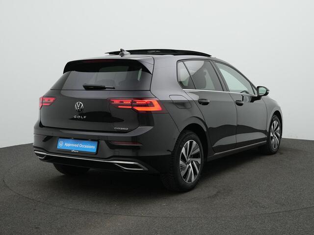 Volkswagen GOLF 1.4 eHybrid 204 pk Style | Panoramadak | IQ Light | Achteruitrijcamera | Stuur/stoelverwarming