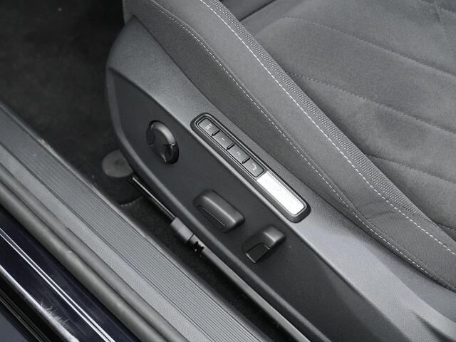 Volkswagen GOLF 1.4 eHybrid 204 pk Style | Panoramadak | IQ Light | Achteruitrijcamera | Stuur/stoelverwarming