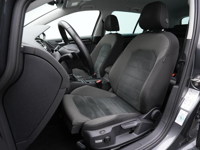 Volkswagen GOLF Variant 1.5 TSI 150 pk DSG Highline Business | Trekhaak | Stoelverwarming | Adaptive Cruise | Navigatie | Massage