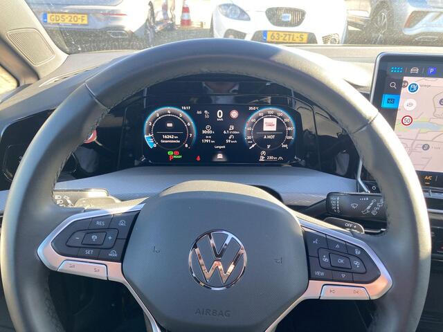Volkswagen GOLF 1.5eTSI/150PK Style 50 Edition DSG · Panoramadak · Apple/Android Car Play · Massagefunctie · Camera · Garantie t/m 06-03-2027