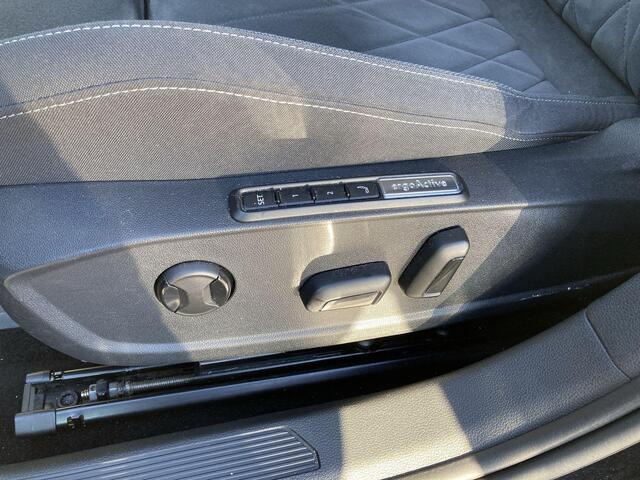 Volkswagen GOLF 1.5eTSI/150PK Style · Navigatie · Camera + Parkeersensoren · Apple/Android Car Play·