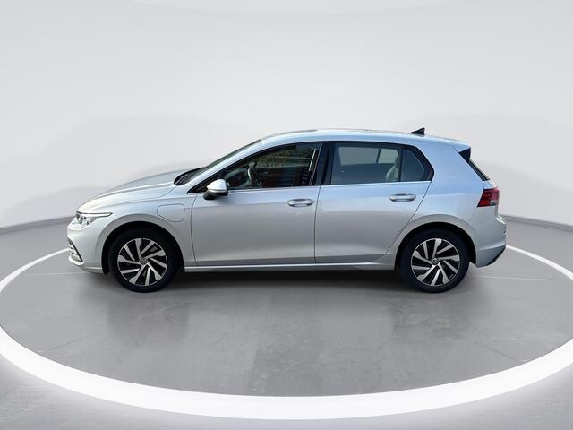 Volkswagen GOLF 1.4 eHybrid 204pk DSG Style · Apple/Android Car Play · Stoel en Stuurverwarming · Navigatie ·