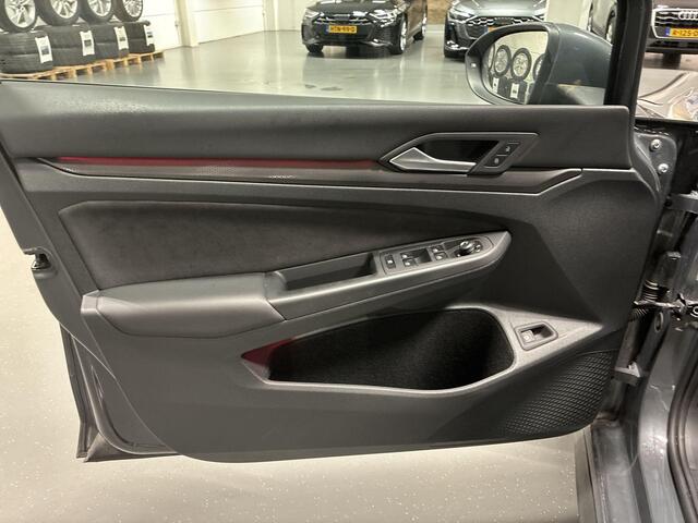 Volkswagen GOLF 1.4 245pk DSG eHybrid GTE · Camera · Apple/Android Car Play · Navigatie · Stoel-& Stuurverwarming · Sfeerverlichting · 17'' Inch ·