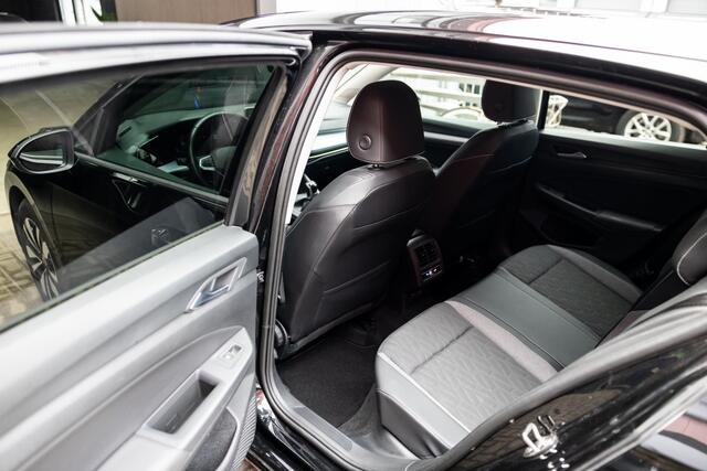 Volkswagen GOLF VIII Lim. 1.5 TSI Goal | Stoelverwarming | PDC V+A | CarPlay |