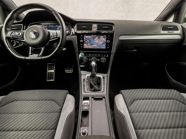 Volkswagen GOLF 1.0 TSI R-Line Highline Sport Automaat (2X R-LINE, BLACK PACK, VIRTUAL COCKPIT, APPLE CARPLAY, GROOT NAVI, CAMERA, GETINT GLAS, LED KOPLAMPEN, SPORTSTOELEN, ADAPTIVE CRUISE, NIEUWSTAAT)