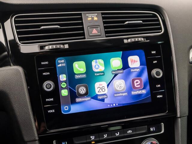Volkswagen GOLF 1.0 TSI R-Line Highline Sport Automaat (2X R-LINE, BLACK PACK, VIRTUAL COCKPIT, APPLE CARPLAY, GROOT NAVI, CAMERA, GETINT GLAS, LED KOPLAMPEN, SPORTSTOELEN, ADAPTIVE CRUISE, NIEUWSTAAT)