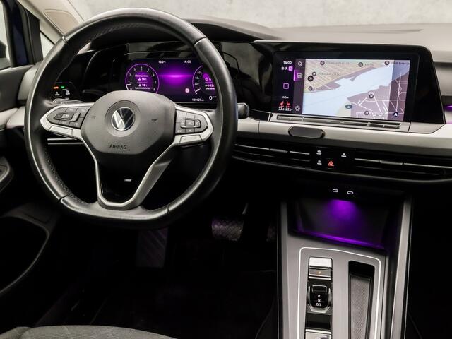 Volkswagen GOLF 1.5 TSI Sport 150Pk Automaat (SCHUIFDAK, APPLE CARPLAY, IQ LIGHT, STUUR/STOELVERWARMING, MEMORY SEATS, CAMERA, SFEERVERLICHTING, GETINT GLAS, KEYLESS, NIEUWSTAAT)