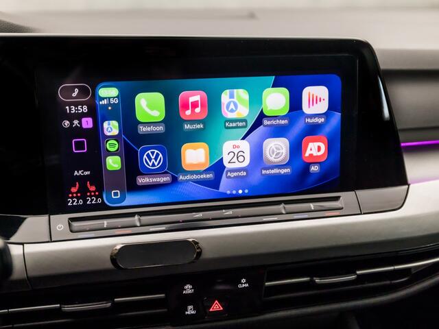 Volkswagen GOLF 1.5 TSI Sport 150Pk Automaat (SCHUIFDAK, APPLE CARPLAY, IQ LIGHT, STUUR/STOELVERWARMING, MEMORY SEATS, CAMERA, SFEERVERLICHTING, GETINT GLAS, KEYLESS, NIEUWSTAAT)