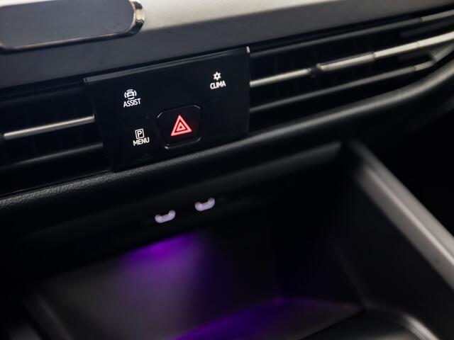 Volkswagen GOLF 1.5 TSI Sport 150Pk Automaat (SCHUIFDAK, APPLE CARPLAY, IQ LIGHT, STUUR/STOELVERWARMING, MEMORY SEATS, CAMERA, SFEERVERLICHTING, GETINT GLAS, KEYLESS, NIEUWSTAAT)