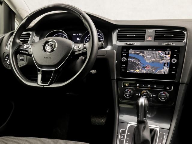 Volkswagen GOLF 1.0 TSI Sportline Automaat (APPLE CARPLAY, GROOT NAVI, CLIMATE, PARKEERSENSOREN, SPORTSTOELEN, GETINT GLAS, LM VELGEN, ADAPTIVE CRUISE, NIEUWSTAAT)