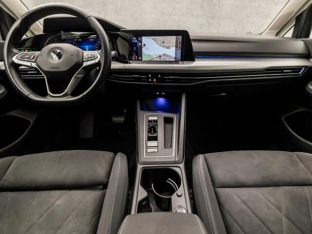 Volkswagen GOLF 1.0 TSI Sport Automaat (APPLE CARPLAY, GROOT NAVI, CAMERA, STUUR/STOELVERWARMING, MEMORY SEATS, ALCANTARA, GETINT GLAS, SFEERVERLICHTING, NIEUWSTAAT)