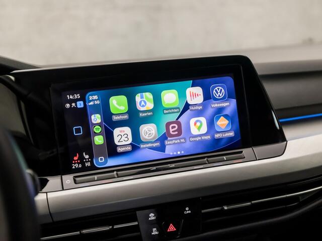 Volkswagen GOLF 1.0 TSI Sport Automaat (APPLE CARPLAY, GROOT NAVI, CAMERA, STUUR/STOELVERWARMING, MEMORY SEATS, ALCANTARA, GETINT GLAS, SFEERVERLICHTING, NIEUWSTAAT)
