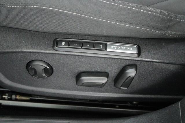 Volkswagen GOLF Variant 1.5 eTSI 150pk DSG Style Keyless Camera Stoelverwarming Memory Virtual Cockpit Navigatie IQ-Light