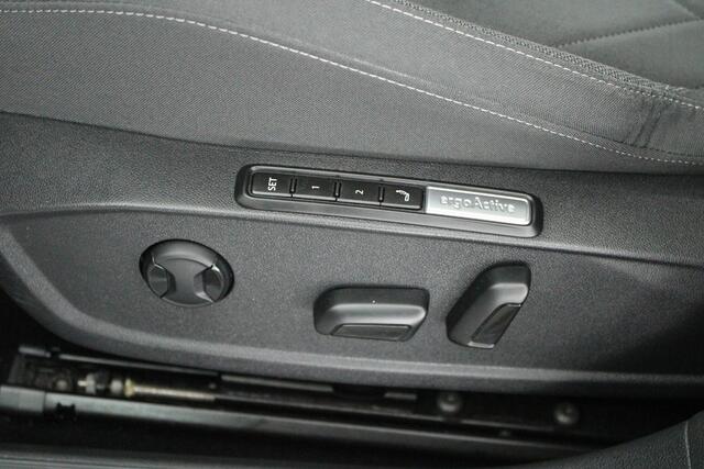 Volkswagen GOLF 1.4 204pk eHybrid Style Oryxwit Panoramadak Trekhaak Camera DCC Keyless Virtual Cockpit Navigatie