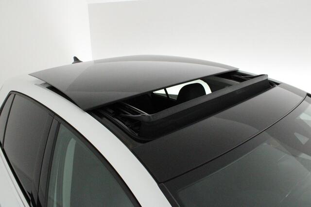 Volkswagen GOLF 1.4 204pk eHybrid Style Oryxwit Panoramadak Trekhaak Camera DCC Keyless Virtual Cockpit Navigatie