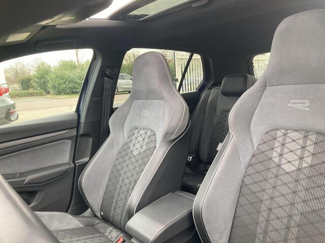 Volkswagen GOLF 1.5TSI/130PK R-Line · Panoramadak · Camera · Apple/Android Car Play · Navigatie · Stoel- & Stuurverwarming