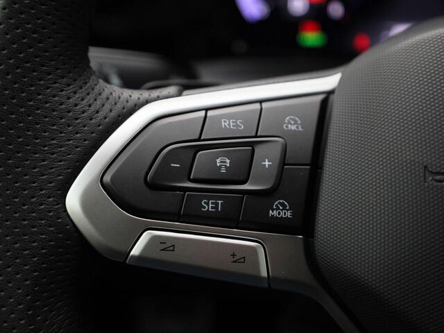 Volkswagen GOLF 1.5eTSI/150PK R-Line Black Style Edition DSG · Panoramadak · Camera + Parkeersensoren · Stoel- & stuurverwarming · Garantie t/m december 2026