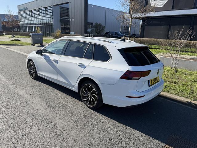 Volkswagen GOLF Variant 1.0 eTSI Life Memory seat, LED, Carplay